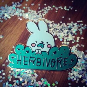 Spilla smaltata  Herbivore