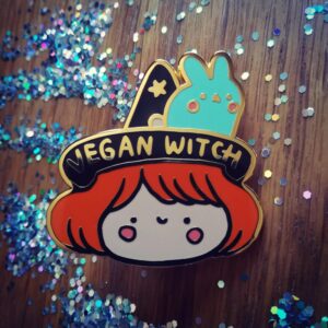 Spilla smaltata vegan witch